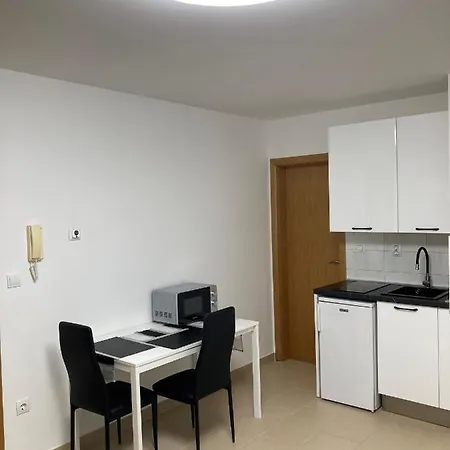 Cozy Varos Apartment *